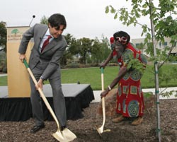 Roger Barnett and Dr. Wangari Maathai - Tree Planting